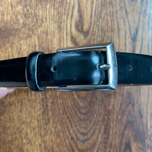 YOUTH FORMAL LEATHER BLACK BELT SIZE 20/22” (6) W/ SILVER BUCKLE MEN’S WAREHOUSE - Picture 2 of 4